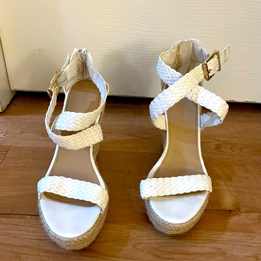 White Wedges